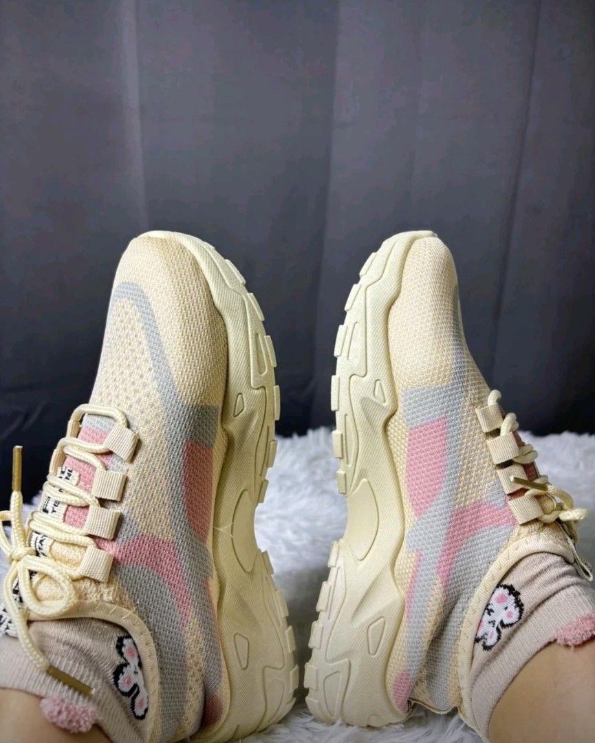 Korean Rubber Shoes (Category: Sneakers) located in Manila. Submitted by indaaay (Listing ID 1441128892, Image 2). Description: RFS: di kasya sakin.