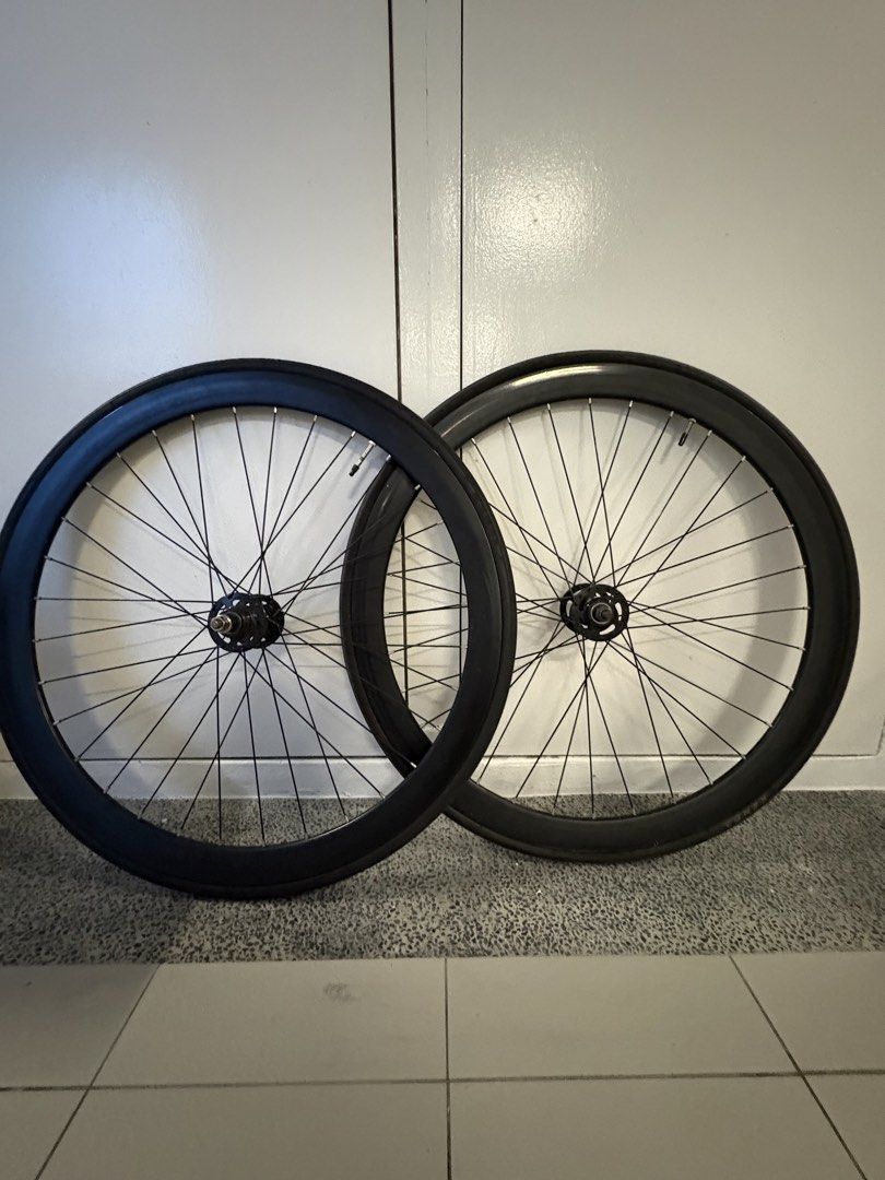 legend alloy ws (Category: Parts & Accessories) located in Singapore. Submitted by danieltanweining (Listing ID 1440887288, Image 2). Description: 40mm condi 7/10 nuts abit rusty kenda tire 13t cog.
