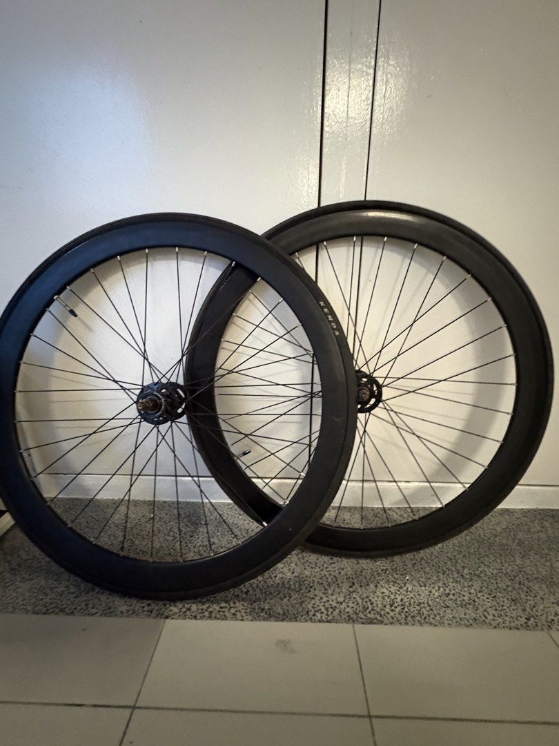 legend alloy ws (Category: Parts & Accessories) located in Singapore. Submitted by danieltanweining (Listing ID 1440887288, Image 1). Description: 40mm condi 7/10 nuts abit rusty kenda tire 13t cog.