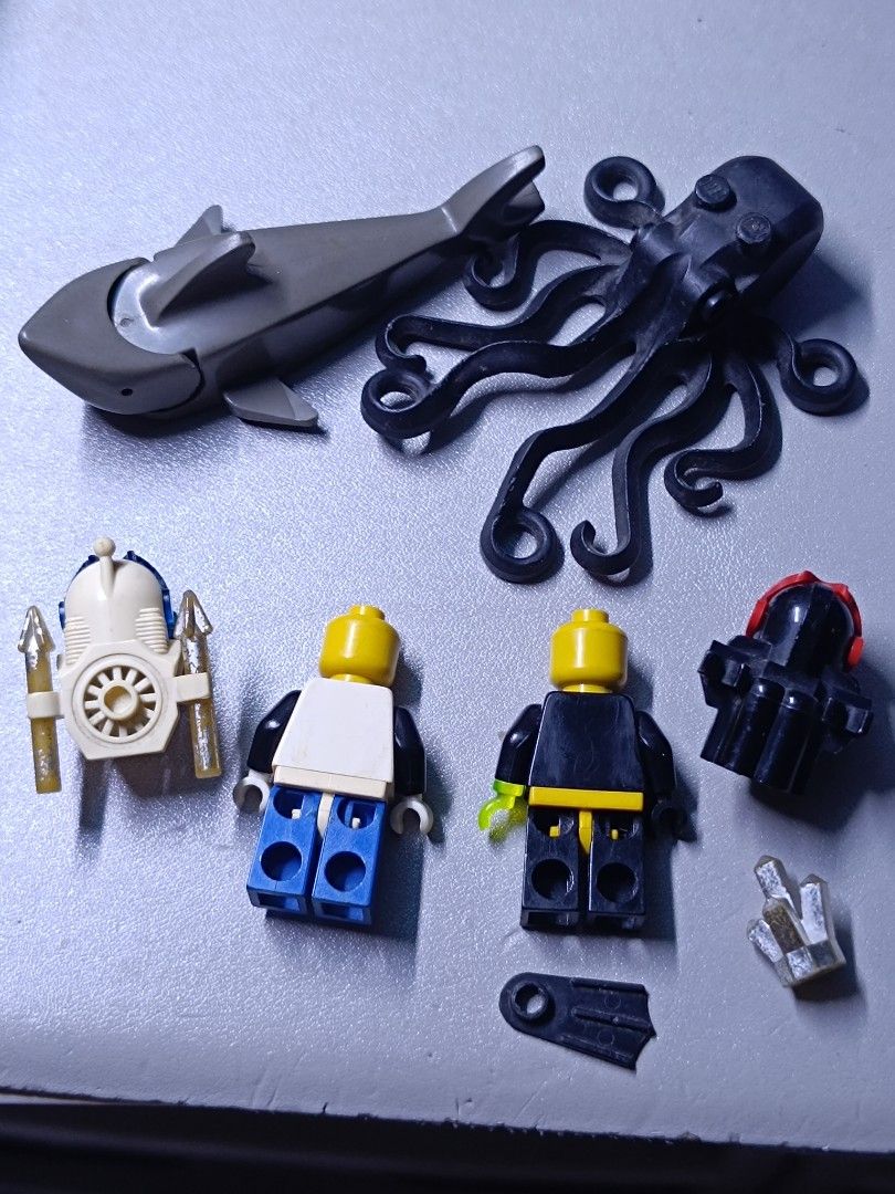 Lego Vintage Aquazone Lot (Category: Lego & Building Sets) located in Makati City. Submitted by bhamog21 (Listing ID 1441104796, Image 2). Description: Condition: Used but still good clutch power on joints, No cracks, Broken hook, Faded chrome MOP: GCash, Cash if meetup Location: Makati .
