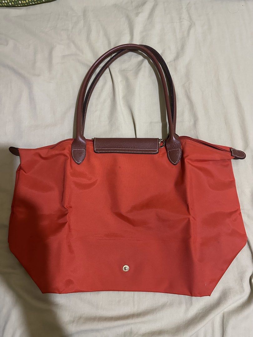 Longchamp Le Pliage Tote Bag orange (Category: Luxury Bags & Wallets) located in Rizal. Submitted by colosas (Listing ID 1441027483, Image 3). Description: Classic Longchamp tote in bright red. Features leather handles/trim, folds flat. Perfect for daily use or travel, with ample space. A timeless accessory..