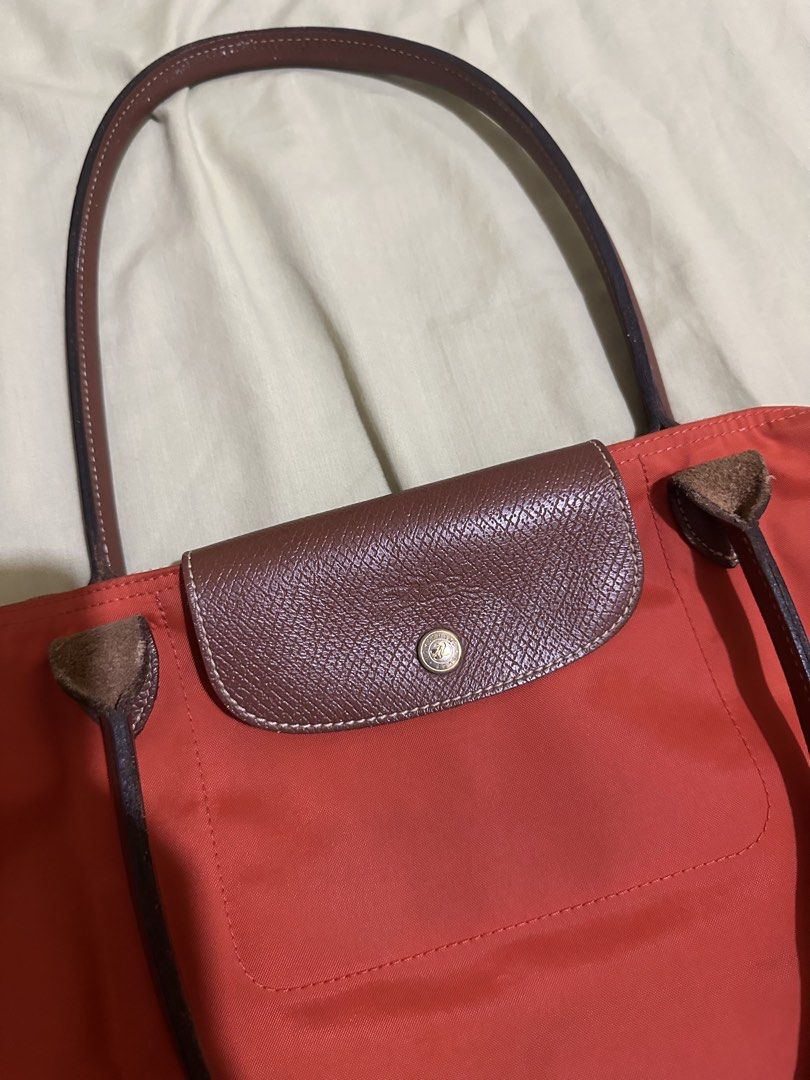 Longchamp Le Pliage Tote Bag orange (Category: Luxury Bags & Wallets) located in Rizal. Submitted by colosas (Listing ID 1441027483, Image 1). Description: Classic Longchamp tote in bright red. Features leather handles/trim, folds flat. Perfect for daily use or travel, with ample space. A timeless accessory..