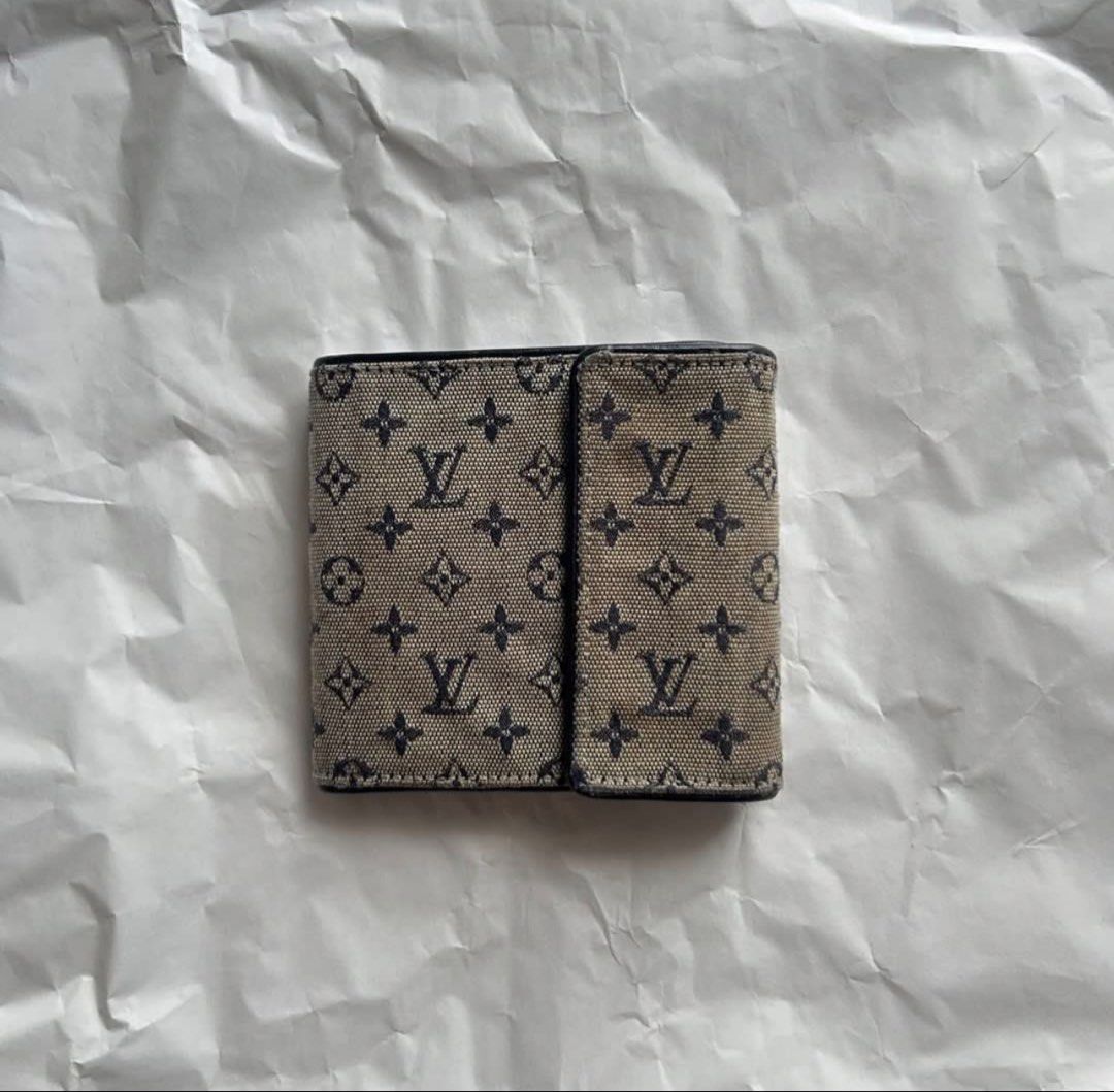 Louis Vuitton Monogram Canvas Bifold Wallet (Category: Luxury Bags & Wallets) located in Manila. Submitted by shopjprt (Listing ID 1441056966, Image 2). Description: Item: LV Monogram Mini Lin Wallet Size: 5”x4.5” Condition: 9.5/10 In pristine condition, needs cleaning lang Mine: 5k +sf.