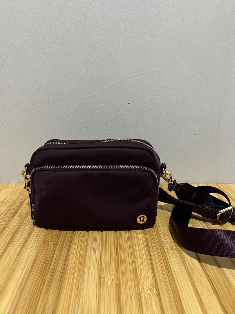 Lulu Everywhere Crossbody Bag 2L (Category: Cross-body Bags) located in Quezon City. Submitted by ex-box (Listing ID 1441114259, Image 1). Description: ORIGINAL / AUTHENTIC LULULEMON EVERYWHERE CROSSBODY BAG 2L *METAL HARDWARE (gold) Color: Black Plum/Gold Bought in US Original Price ₱5,100 / $84 (incl. tax).