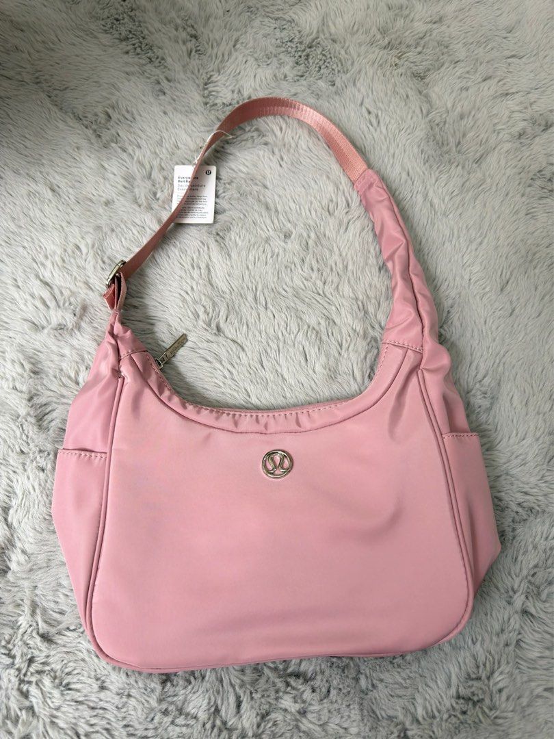 Lululemon Shoulder Bag (Category: Everything Else Others) located in Candelaria. Submitted by pinkykeenshop (Listing ID 1441054841, Image 1). Description: .