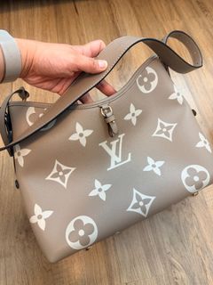 (Category: ) located in . Submitted by bbagsandpreloved (Listing ID 1390732653, Image 1). Description: .