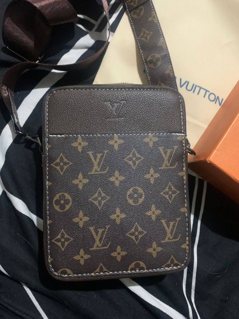 LV MONOGRAM CROSSBODY (Category: Luxury Bags & Wallets) located in Baguio. Submitted by dnjthriftshop (Listing ID 1441091110, Image 2). Description: CODED W/ BOX NEGO.