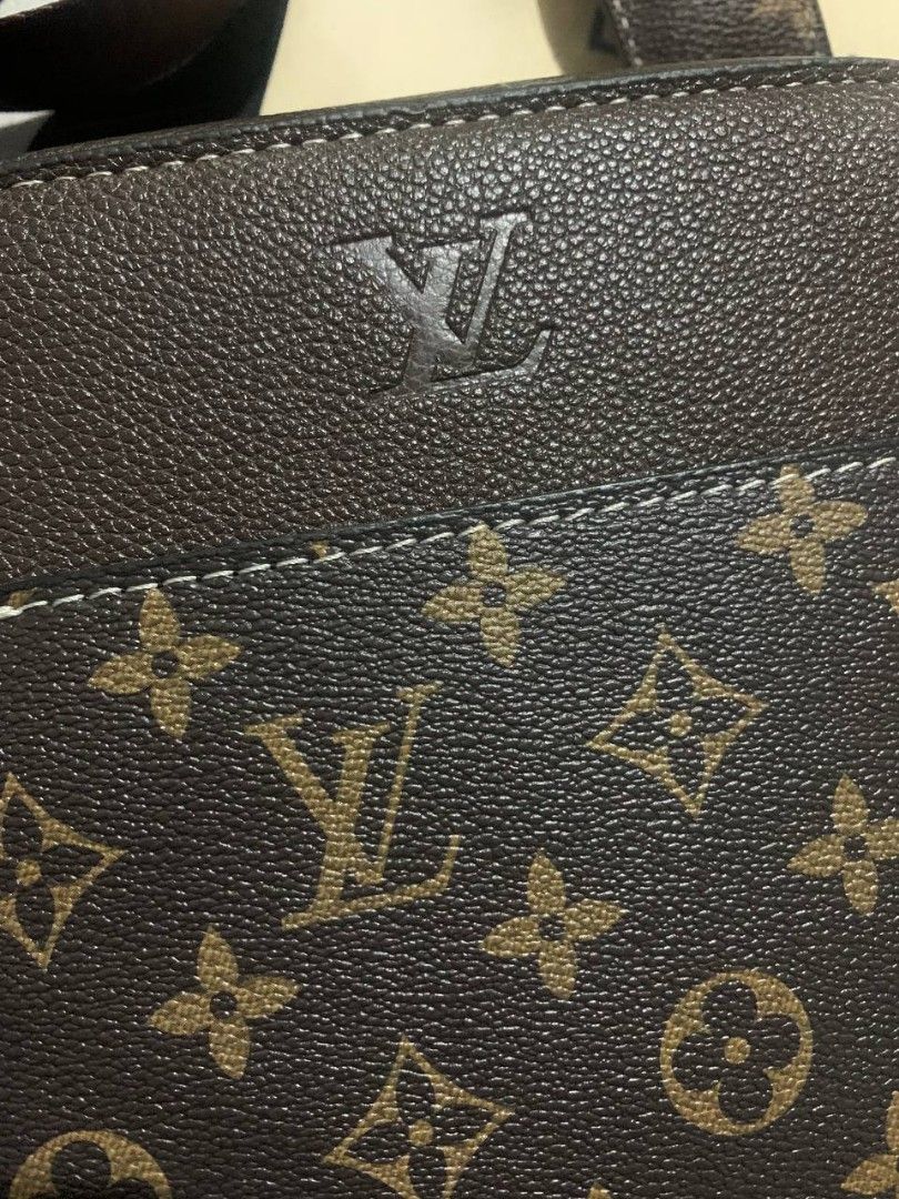 LV MONOGRAM CROSSBODY (Category: Luxury Bags & Wallets) located in Baguio. Submitted by dnjthriftshop (Listing ID 1441091110, Image 3). Description: CODED W/ BOX NEGO.