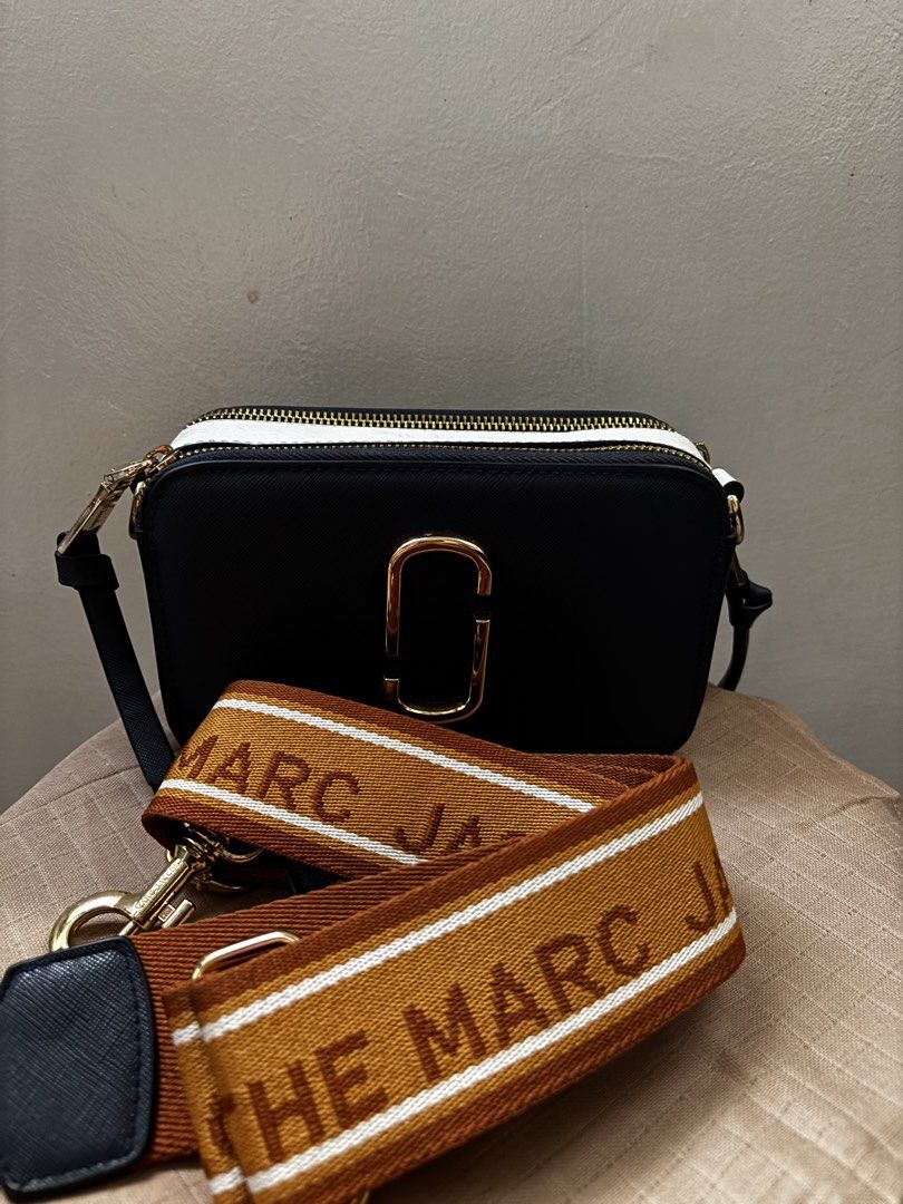 Marc Jacobs Snapshot Camerka Bag Black Gold Strap (Category: Luxury Bags & Wallets) located in Santa. Submitted by catherinee. (Listing ID 1441154887, Image 1). Description: - Authentic Black Marc Jacobs Snapshot bag - Gold hardware and logo - Includes signature "The Marc Jacobs" strap - White trim detail on top - Ideal for everyday use - Fits all your essentials • perfect for errands, or casual outings! 📍Ilocos Sur 📩Message for any inquiries! 
