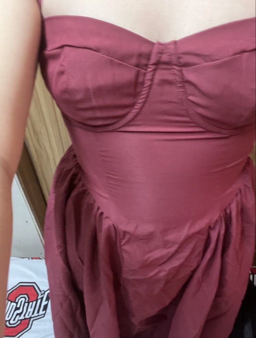 Maroon Corset Bustier Maxi Dress (Category: Dresses) located in Manila. Submitted by reiiberry (Listing ID 1440963108, Image 3). Description: - Beautiful maroon maxi dress - Corset-style bustier top - Flowing skirt - Adjustable spaghetti straps - Ideal for formal events or parties - Comfortable and chic design - Flattering fit.