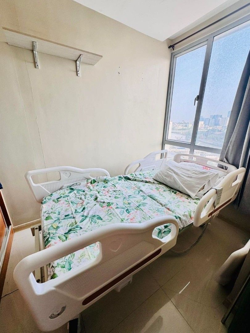 Medical Electrical Bed (Category: Medical Supplies & Tools) located in Cavite. Submitted by aronlicious (Listing ID 1441116322, Image 1). Description: - Medical Electrical ICU Bed - 4 Cranks - 4-Section Bed Platform with Base Trolley - Head & Foot Panel: 2 ABS PANELS - Leg stand with 4 wheels - Railing: 4 ABS panels (2 left + 2 right side) - Bed Dimension: 210(L) x 90(W) x 50-70(H) cm - Material: Mild Steel 18 gauge - Material Finish: Epoxy Powde