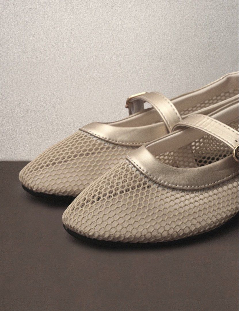 MESH FLATS MARY JANE (Category: Flats & Sandals) located in Quezon City. Submitted by sph.vctr15 (Listing ID 1441137896, Image 3). Description: used once on event size 40.