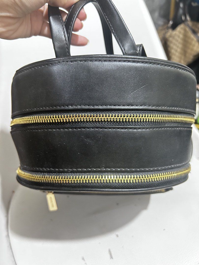 Michael Kors Adina Medium Backpack Signature Logo - Brown/Black (Category: Luxury Bags & Wallets) located in Imus. Submitted by jra316 (Listing ID 1441022331, Image 2). Description: Michael Kors Adina Medium Backpack Signature Logo - Brown/Black.