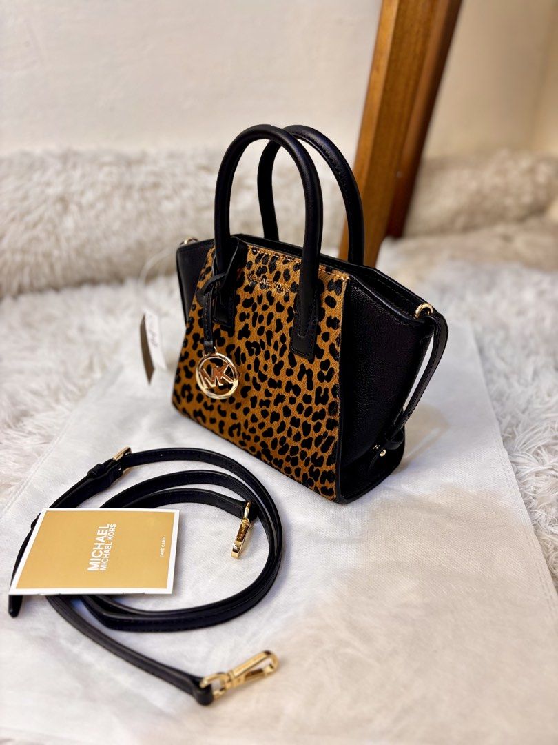 Michael Kors Avril Top-Handle Satchel Bag (Category: Luxury Bags & Wallets) located in Muntinlupa City. Submitted by yangchic (Listing ID 1441007955, Image 3). Description: ✔️💯% Authentic Item ✔️💯% Looks Like New Condition ✔️with tag & care card ▫️message for more info and details.