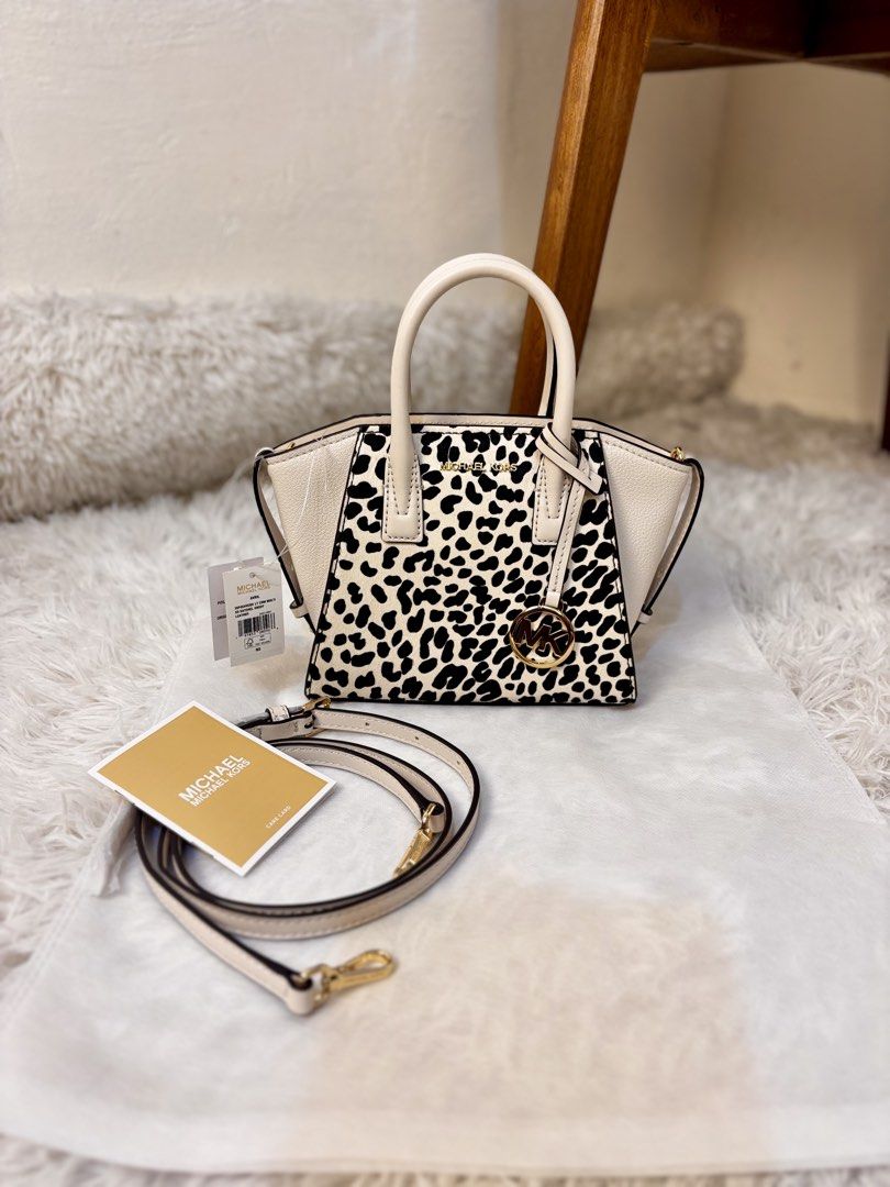 Michael Kors Avril Top-Handle Satchel Bag (Category: Luxury Bags & Wallets) located in Muntinlupa City. Submitted by yangchic (Listing ID 1441009413, Image 1). Description: ✔️💯% Authentic Item ✔️💯% Looks Like New Condition ✔️with tag & care card ▫️message for more info and details.