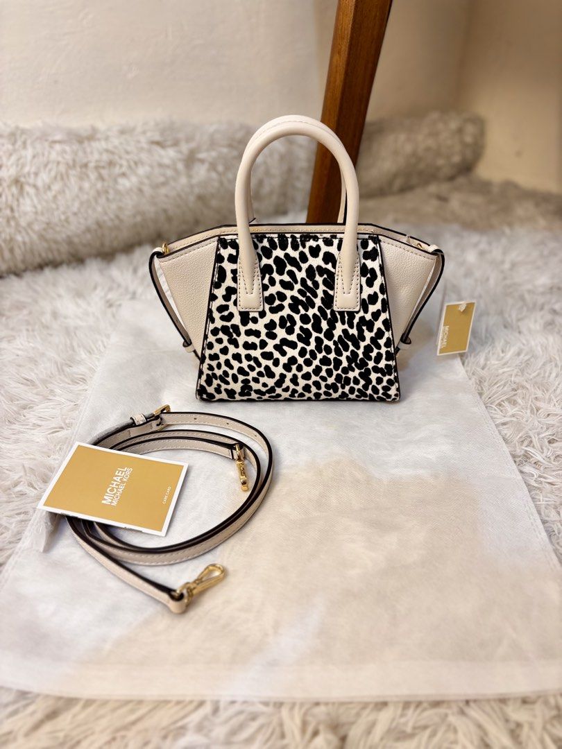 Michael Kors Avril Top-Handle Satchel Bag (Category: Luxury Bags & Wallets) located in Muntinlupa City. Submitted by yangchic (Listing ID 1441009413, Image 2). Description: ✔️💯% Authentic Item ✔️💯% Looks Like New Condition ✔️with tag & care card ▫️message for more info and details.