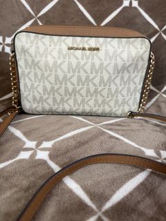 (Category: ) located in . Submitted by iamfashionistapage (Listing ID 1440983274, Image 1). Description: .