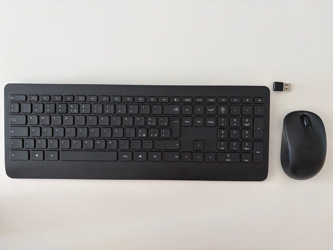 Microsoft Wireless Keyboard and Mouse Combo469168271257784320
