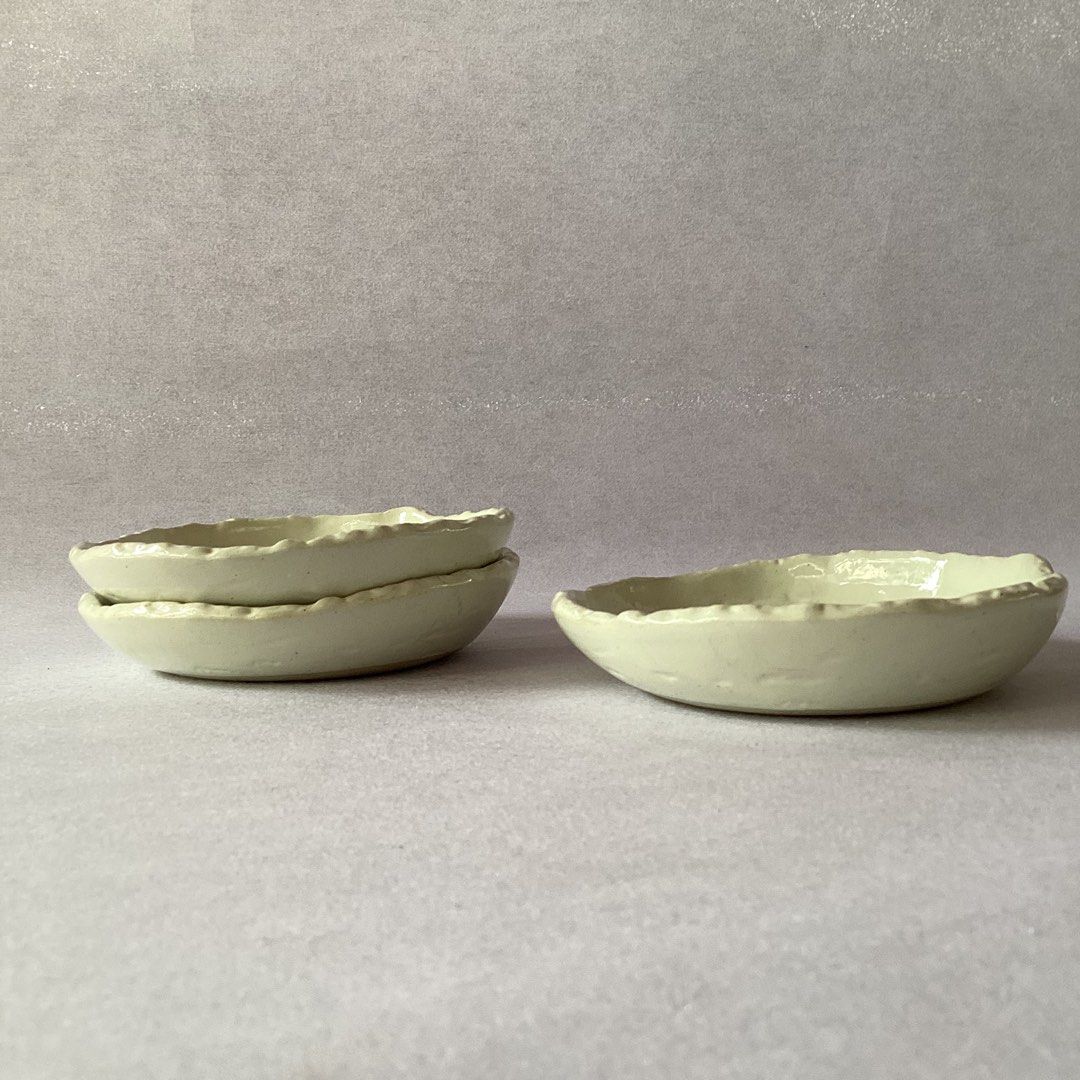 Minimalist Hand-Sculpted Bowl (Category: Coffee & Tea Tableware) located in Davao. Submitted by atbpshop192593 (Listing ID 1441083167, Image 3). Description: Php265 for all 3 Minimalist Hand-Sculpted Bowl H: 1.1 inches L: 4.5 inches Please REVIEW PHOTOS We use 100% repurposed packaging materials SF starts at Php70 via Flash Express First to pay.