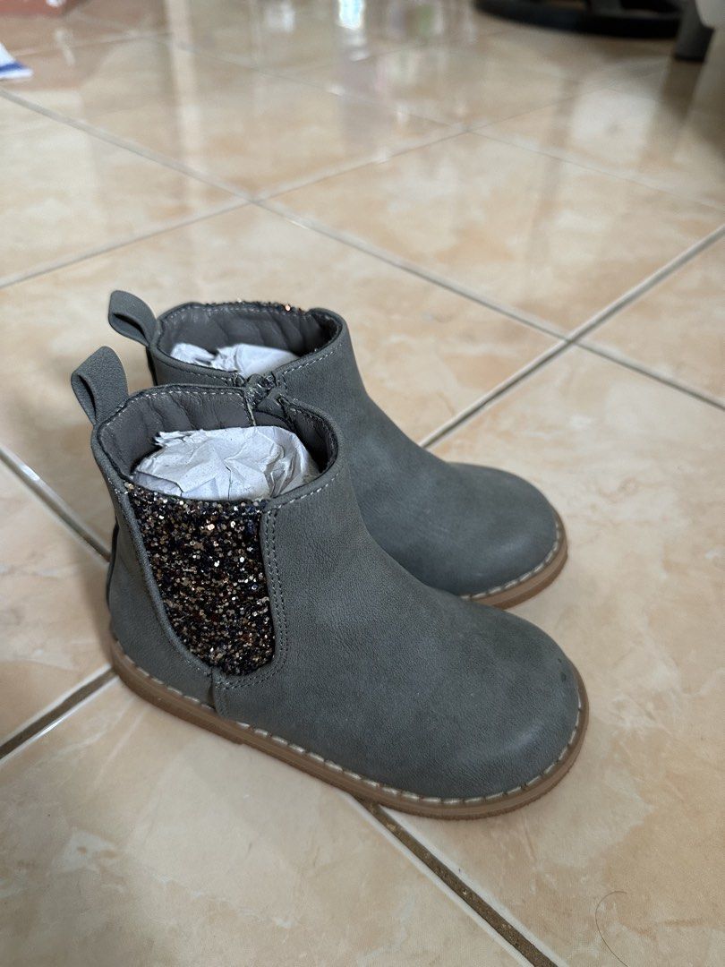 MMF Grey Chelsea Boots with Glitter Accent (Category: Boots) located in Manila. Submitted by declutterbytinnn (Listing ID 1441059943, Image 2). Description: - Adorable grey boots for your little one. - Easy pull-on style with elastic side panels. - Features a sparkly glitter detail on the back heel. - Designed with a grippy sole for better traction. - Ideal for everyday adventures and wear. - Like New pa - Cute for occassion.