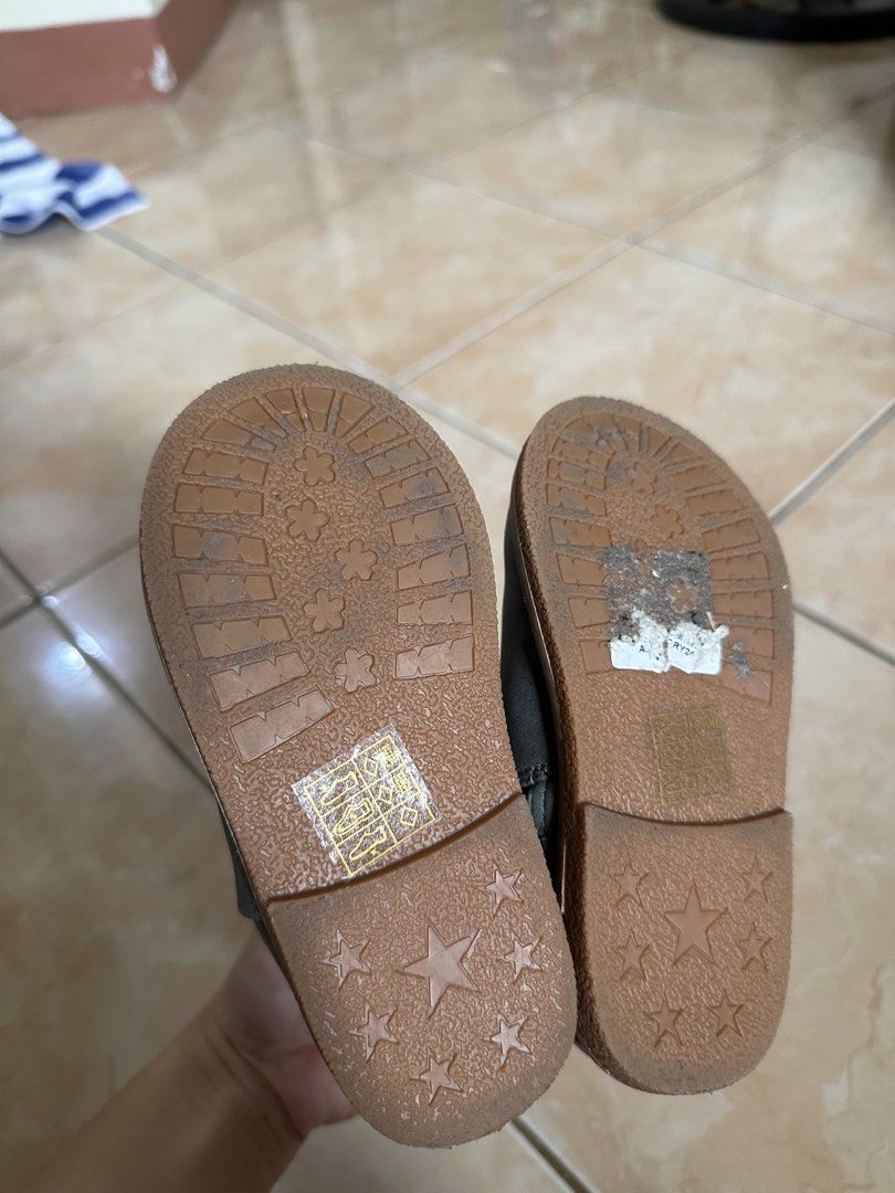 MMF Grey Chelsea Boots with Glitter Accent (Category: Boots) located in Manila. Submitted by declutterbytinnn (Listing ID 1441059943, Image 3). Description: - Adorable grey boots for your little one. - Easy pull-on style with elastic side panels. - Features a sparkly glitter detail on the back heel. - Designed with a grippy sole for better traction. - Ideal for everyday adventures and wear. - Like New pa - Cute for occassion.