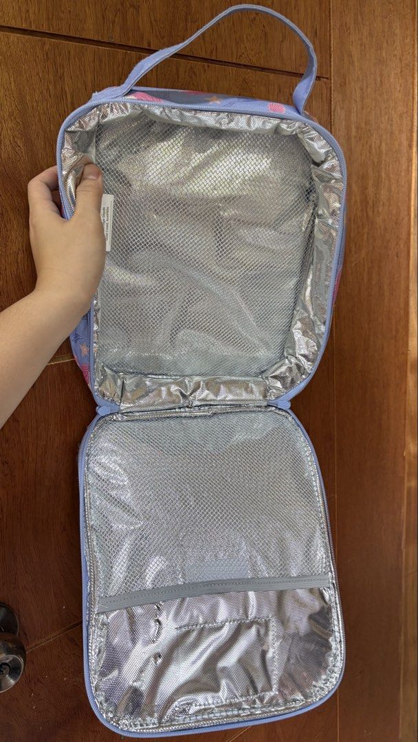 Montii lunch bag (Category: Other Babies Going Out Needs) located in San Jose. Submitted by analira (Listing ID 1441070320, Image 3). Description: Make lunchtime extra fun with this adorable Montii insulated lunch bag featuring a dreamy mermaid print in soft pastel blue. Designed with a sturdy carry handle, smooth zip closure, and a convenient front zip pocket for snacks, utensils, or little essentials. Lightweight, practical, and perfect for sch