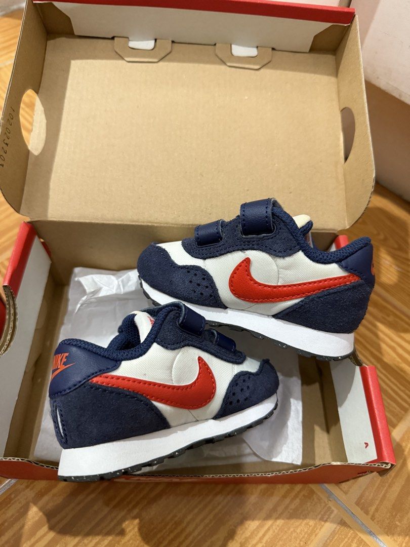 Nike Baby Shoes 4c / 10cm (Category: Babies & Kids Fashion) located in Quezon City. Submitted by wunderbare (Listing ID 1441150424, Image 1). Description: Original Nike MD Valiant (TDV) Size: 4C UK 3.5 / CM 10 / BR 18.5 / EUR 19.5 Location: QC .