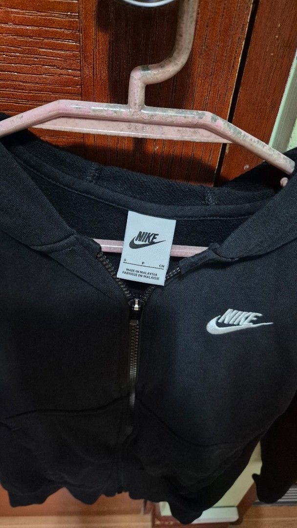 Nike Black Zip-Up Hoodie (Category: Babies & Kids Fashion) located in Pasig City. Submitted by chariteeeee (Listing ID 1441054712, Image 2). Description: - Black Nike zip-up hoodie - Classic Nike logo on chest - Two front pockets - Full zip closure - Hooded design - Ideal for casual wear or workouts.