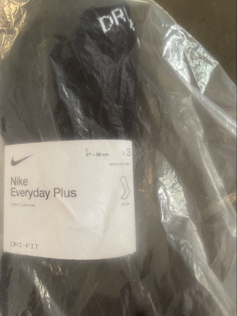 Nike Everyday Plus Cotton Cushioned Ankle Socks (3 Pairs) (Category: Socks) located in Lucena. Submitted by halfrackph (Listing ID 1440974802, Image 3). Description: - 💯original - Black Nike Everyday Plus Socks - Pack of 3 pairs - Size L (27-30 cm) - Made with comfortable cotton and cushioned sole - Features Nike Dri-FIT technology for moisture-wicking - Ankle cut design - Made in Sri Lanka.