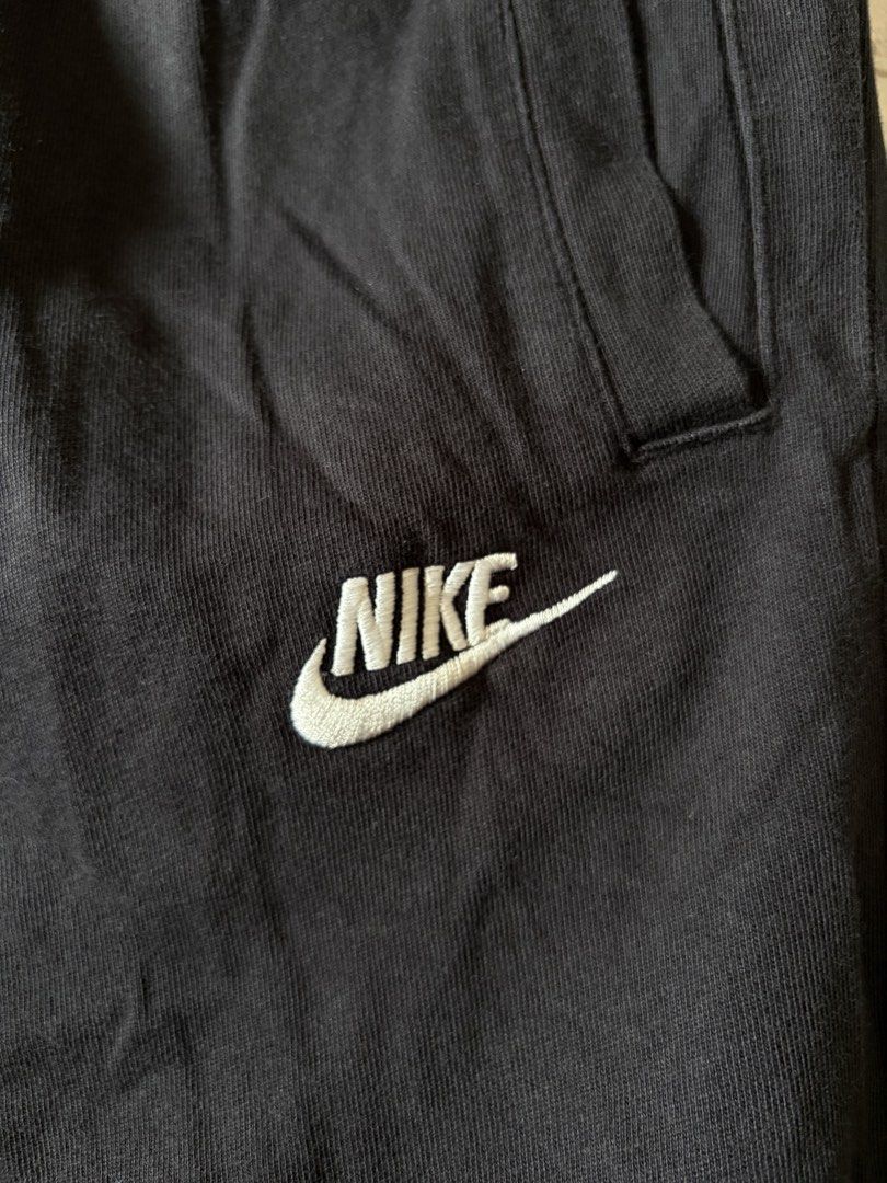 Nike Shorts (Category: Shorts) located in Batangas. Submitted by cakzero (Listing ID 1441028354, Image 3). Description: Nike Black Shorts Dimes: 28x18 Stretchable No issues .