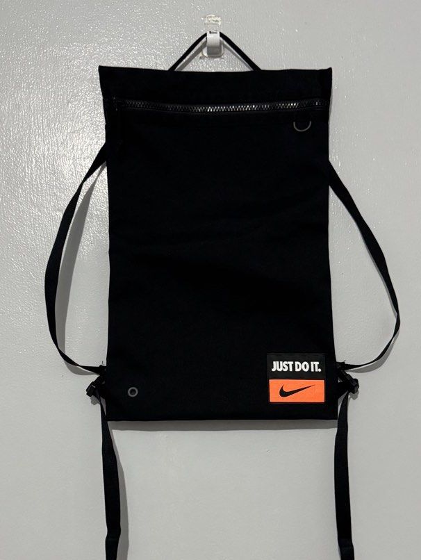 Nike Training Utility Camo holdall Bag in Black (Category: Backpacks) located in Bulacan. Submitted by hilligna (Listing ID 1431201058, Image 1). Description: Brandnew Condition Sobrang gandang bag ng Nike .