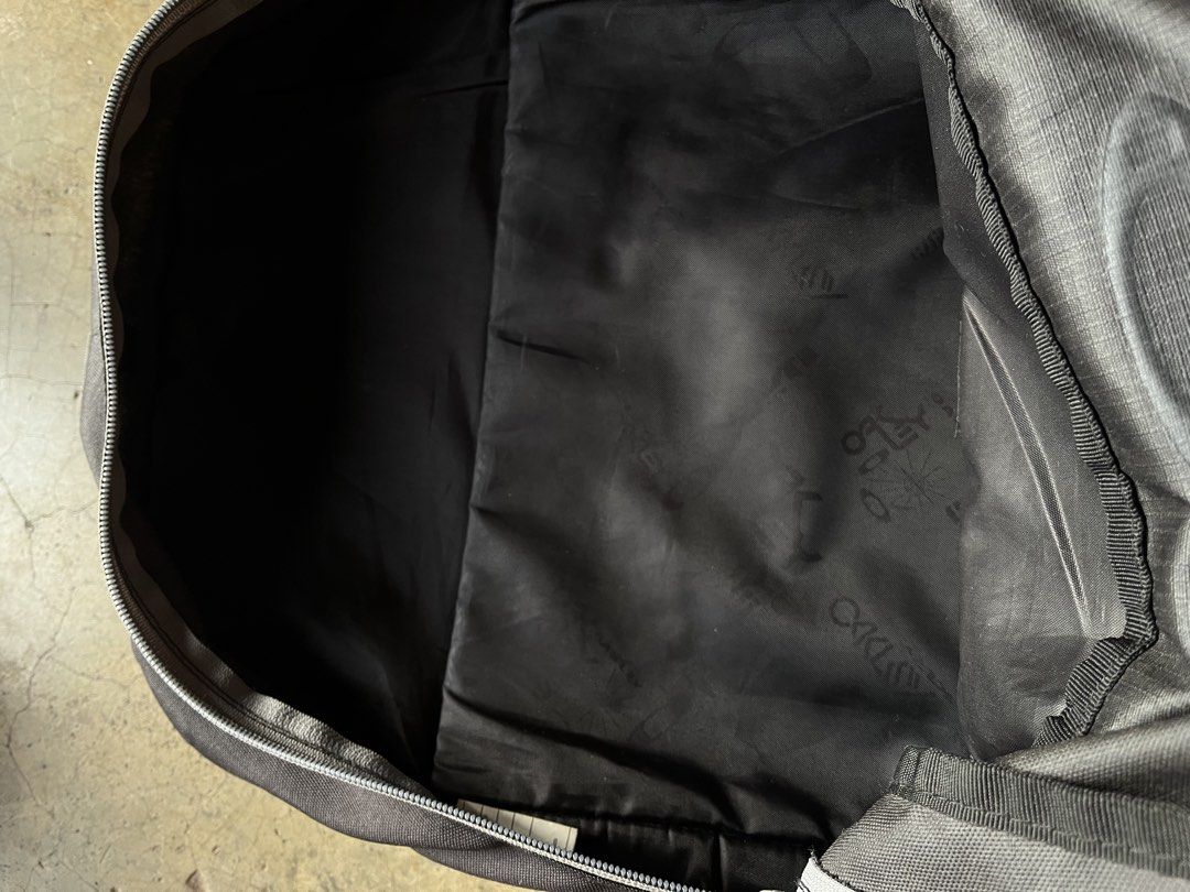 Oakley backpack/daypack (Category: Backpacks) located in Valencia. Submitted by hunterxthrifter (Listing ID 1441059575, Image 3). Description: Y2k/ Techwear Vibes Multiple Compartments Good Condition AUTHENTIC PIECE.