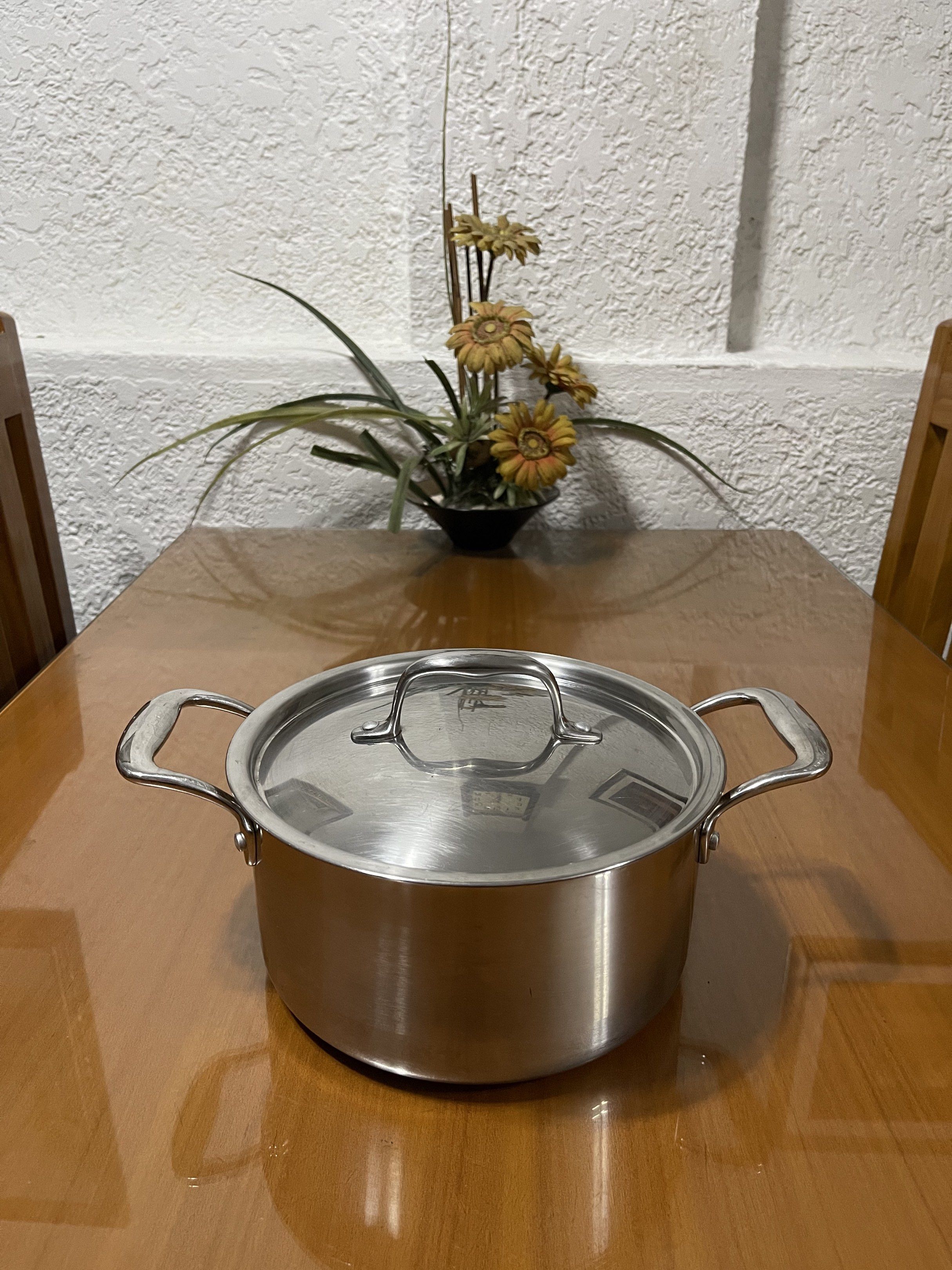 Offenbach Solingen Stainless Steel Pot 20cm (Category: Cookware & Accessories) located in Quezon City. Submitted by doublelkitchenware (Listing ID 1441130757, Image 1). Description: Offenbach Solingen Stainless Steel Pot with original cover Designed in Germany 20x10.5cm Induction / Gas / Electric Makapal and mabigat Fully clad Minimal sign of usage Pick up or shipping via lalamove Provincial 🚚j&t Novaliches Qc.