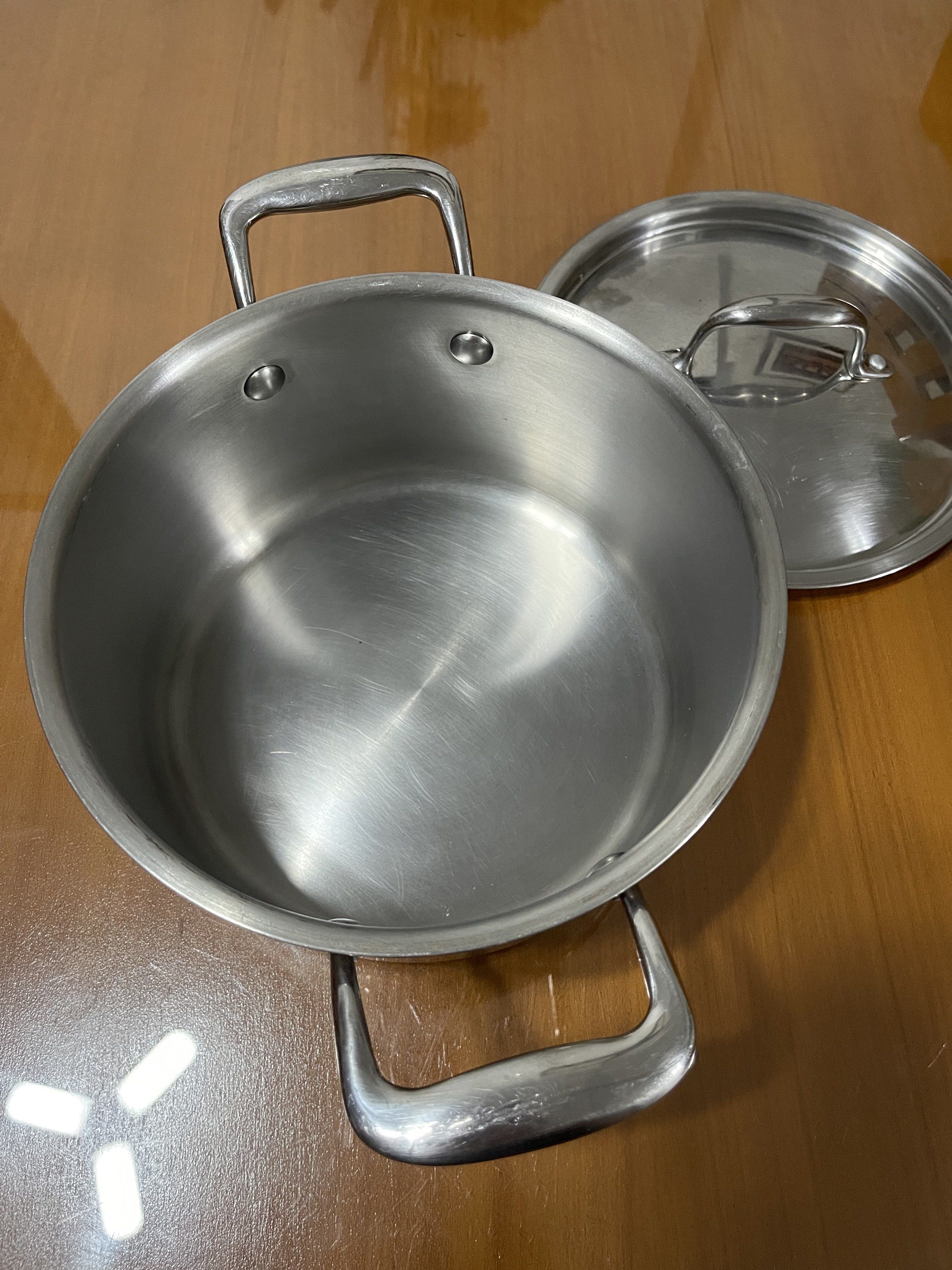 Offenbach Solingen Stainless Steel Pot 20cm (Category: Cookware & Accessories) located in Quezon City. Submitted by doublelkitchenware (Listing ID 1441130757, Image 2). Description: Offenbach Solingen Stainless Steel Pot with original cover Designed in Germany 20x10.5cm Induction / Gas / Electric Makapal and mabigat Fully clad Minimal sign of usage Pick up or shipping via lalamove Provincial 🚚j&t Novaliches Qc.