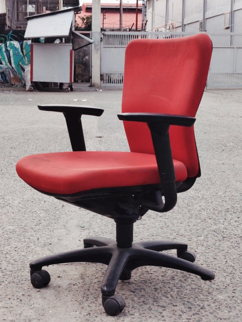 Okamura Red Office Chair with Armrests (Category: Office Furniture & Fixtures) located in Valenzuela. Submitted by upcycle_things (Listing ID 1441064732, Image 2). Description: - Red Okamura office chair - Adjustable armrests - Swivels and height adjustable - Sturdy base with wheels - Minor signs of wear on seat and backrest - Ideal for home office or workspace.