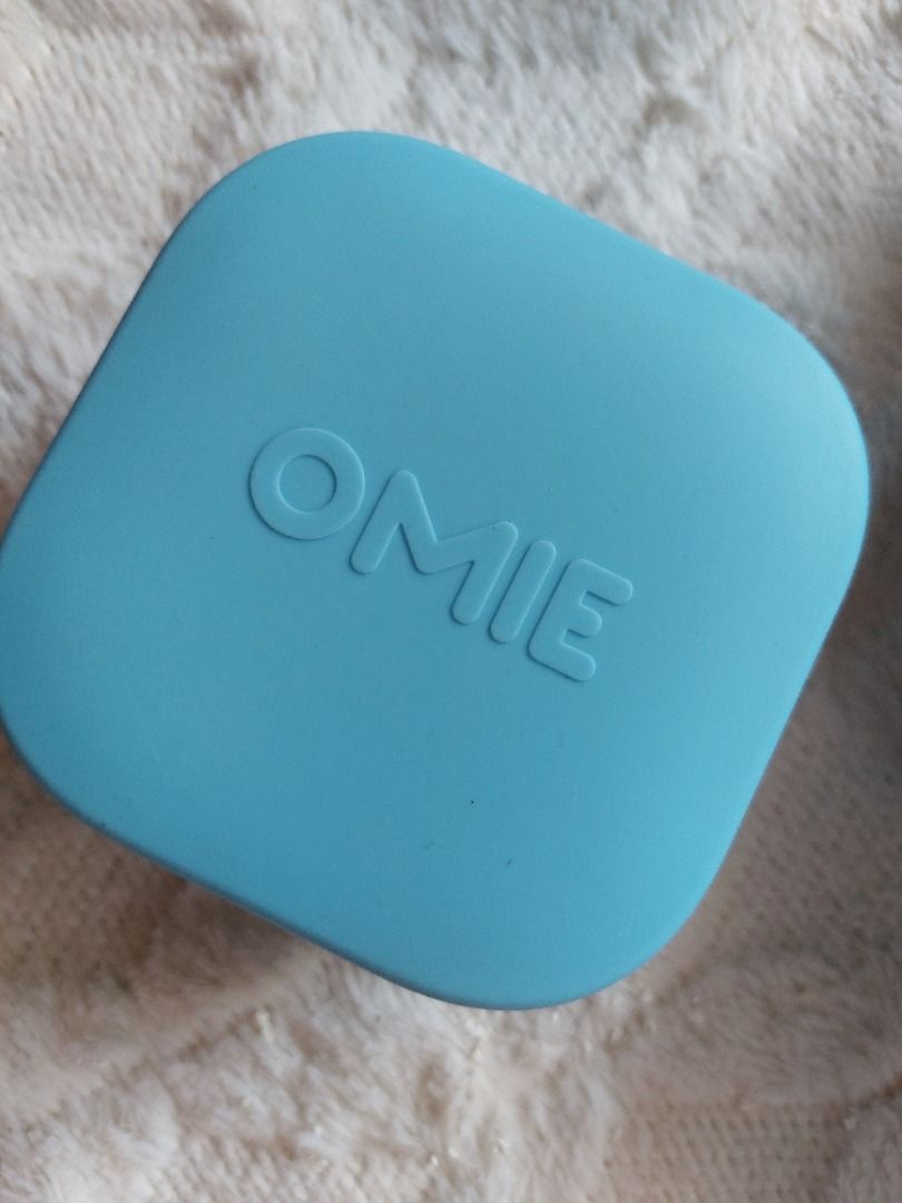 Omie blue container (Category: Food Organization & Storage) located in Manila. Submitted by isflamingo28 (Listing ID 1440955317, Image 3). Description: - Blue Omie container - Perfect for snacks or small items - Easy to clean and store - Great for on-the-go use.