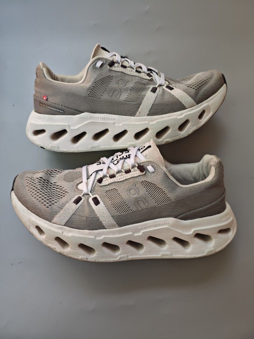 ON CLOUD ECLIPSE (Category: Sneakers) located in Legazpi City. Submitted by mr.solelution (Listing ID 1441095086, Image 2). Description: • ON CLOUD ECLIPSE ( MEN ) • SIZE: 9us / 42.5euro / 27cm • VERY GOOD CONDITION • FIXED SOCKLINE & MESH, MINOR DRAGS LOCATION: LEGAZPI ALBAY BICOL 📍 PLUS SHIPPING FEE 💵.