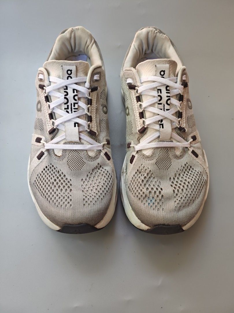 ON CLOUD ECLIPSE (Category: Sneakers) located in Legazpi City. Submitted by mr.solelution (Listing ID 1441095086, Image 3). Description: • ON CLOUD ECLIPSE ( MEN ) • SIZE: 9us / 42.5euro / 27cm • VERY GOOD CONDITION • FIXED SOCKLINE & MESH, MINOR DRAGS LOCATION: LEGAZPI ALBAY BICOL 📍 PLUS SHIPPING FEE 💵.