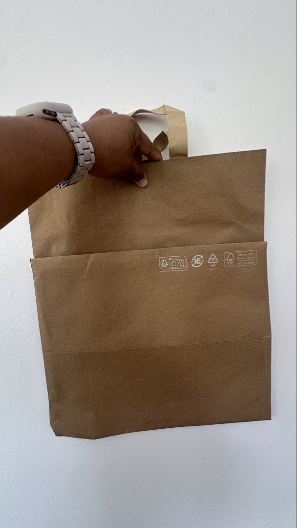 ON Cloud Paperbag (XLarge) (Category: Luxury Bags & Wallets) located in Quezon City. Submitted by mikxscollections (Listing ID 1441068733, Image 2). Description: 2pcs available Galing Singapore.