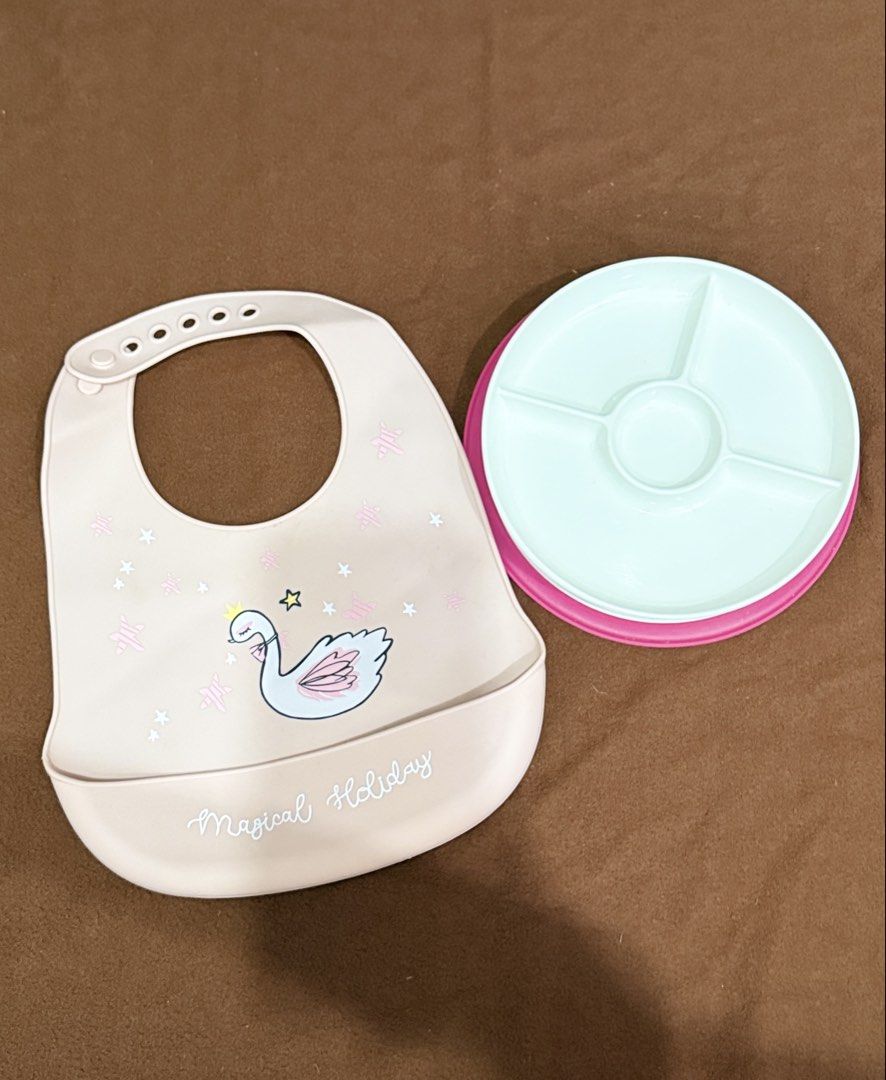OXO Tot Divided Suction Plate with Silicon Bib (Category: Weaning & Toddler Feeding) located in Puerto Princesa. Submitted by kfv15 (Listing ID 1441034096, Image 1). Description: - Adorable swan design silicone bib with built-in crumb catcher. - Divided plate with a strong suction base to prevent spills. - Features the sweet 'Magical Holiday' text. - Available in charming pink and mint green colors. - Makes meal times fun and mess-free for your l