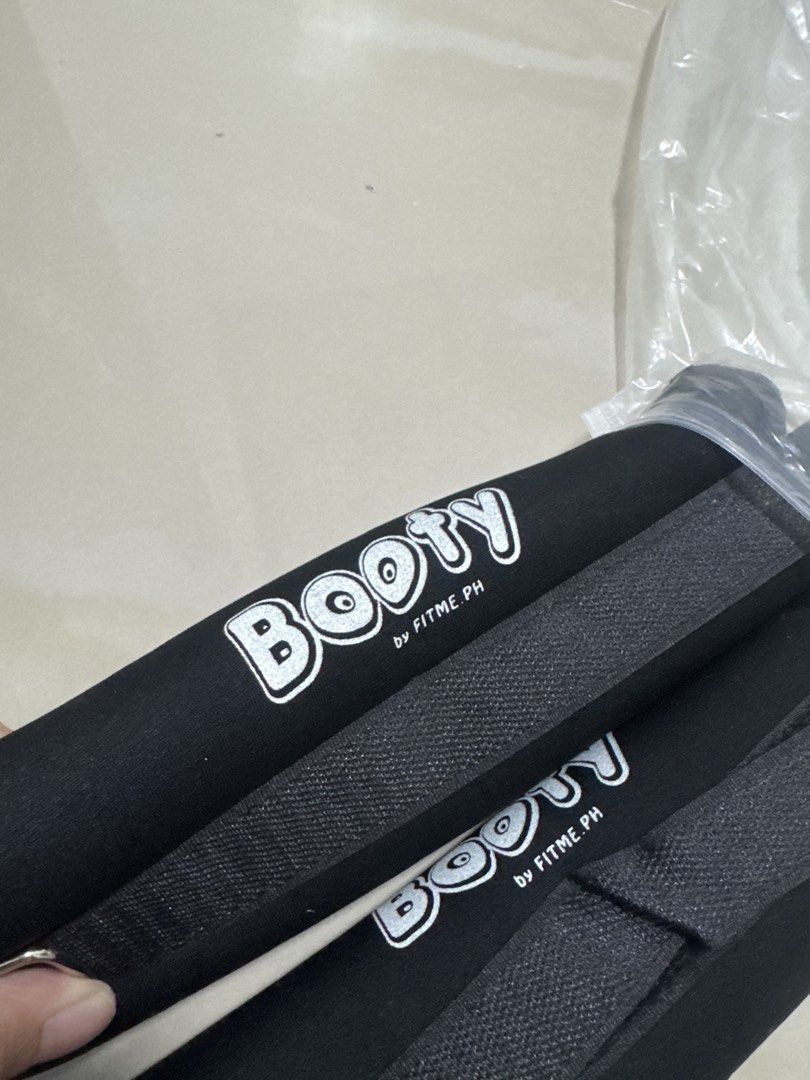 Pair of Ankle Weights (2kg) (Category: Weights & Dumbbells) located in Quezon City. Submitted by fatolents47811 (Listing ID 1441127508, Image 1). Description: - 1kg each ankle weight FitMe PH Booty Ankle Weights - Perfect for glute workouts - Adds resistance to your exercises - Adjustable straps for a secure fit - Comes in original packaging - Achieve your booty gains! - i have 2 pairs available.