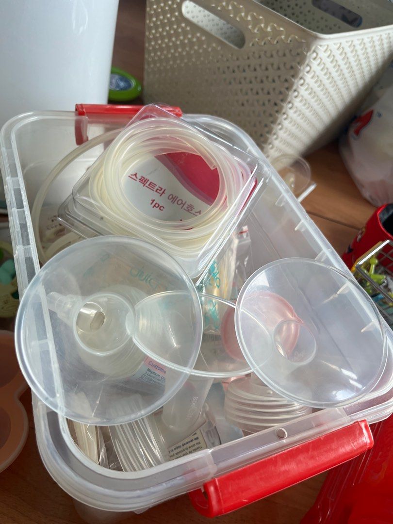 Philips Avent Sterilizer & Baby Feeding Accessories Bundle (Category: Breastfeeding & Bottle Feeding) located in Taguig. Submitted by liomarket (Listing ID 1440979296, Image 3). Description: - Bundle of essential baby feeding items - Includes Philips Avent electric steam sterilizer (good working condition) - Assorted feeding items: plates, spoons, forks, cups, pacifiers - Some items still in original packaging - Ideal for new parents looking for 