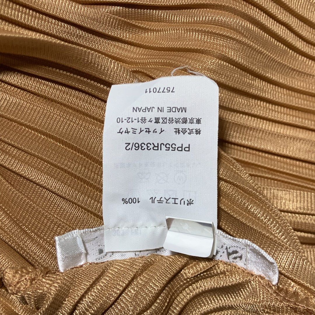 Pleats Please Issey Miyake - short sleeve (Category: Others Tops) located in Manila. Submitted by shottas_21 (Listing ID 1441097885, Image 3). Description: Pleats Please Issey Miyake - short sleeve SIZE - CONDITION - 9/10 CHEST - 23” LENGTH - 23”.