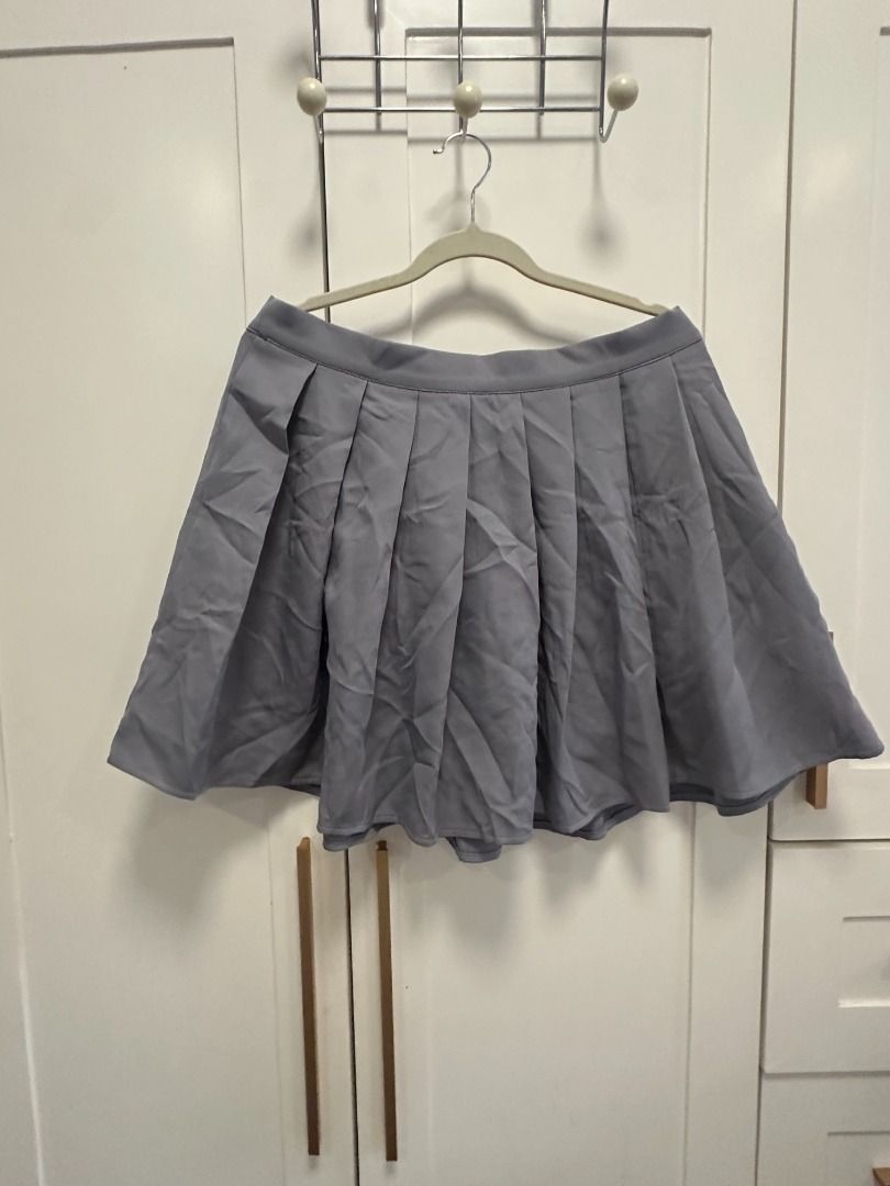 plus size - grey pleated mini skirt size (xl) (Category: Skirts) located in Muntinlupa City. Submitted by hello.fran (Listing ID 1441047882, Image 3). Description: 👗 about the item: - grey pleated mini skirt - size: 0XL - versatile: Great for casual wear or dressing up - easy to style with various tops and shoes - comfortable fit ✨ reason for selling: decluttering! just clearing out space in my closet. 💵 mode of payment: maribank/bpi/gcash 📦 s