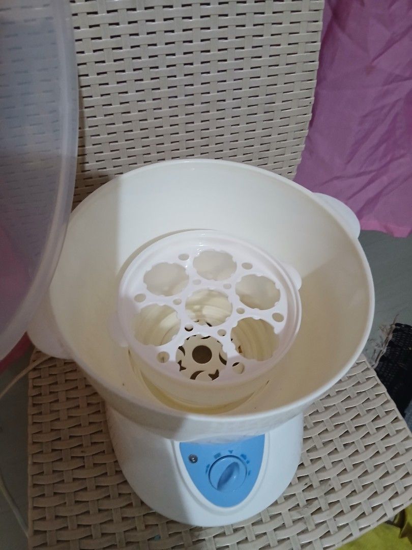 Precious Moments Bottle Sterilizer with Accessories (Category: Breastfeeding & Bottle Feeding) located in Mandaluyong City. Submitted by bape_daying (Listing ID 1441085831, Image 3). Description: Issue: Very well fubctioning, wire need a bit of elect tape Location: Mandaluyong Mode of Payment: Gcash.