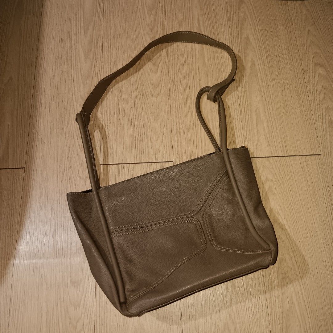 Pre-loved Bags (Category: Shoulder Bags) located in Taguig. Submitted by ncomn (Listing ID 1441093648, Image 1). Description: - Take all 3 bags for 399 or 159 each - Pre-loved condition, pls manage expectations.