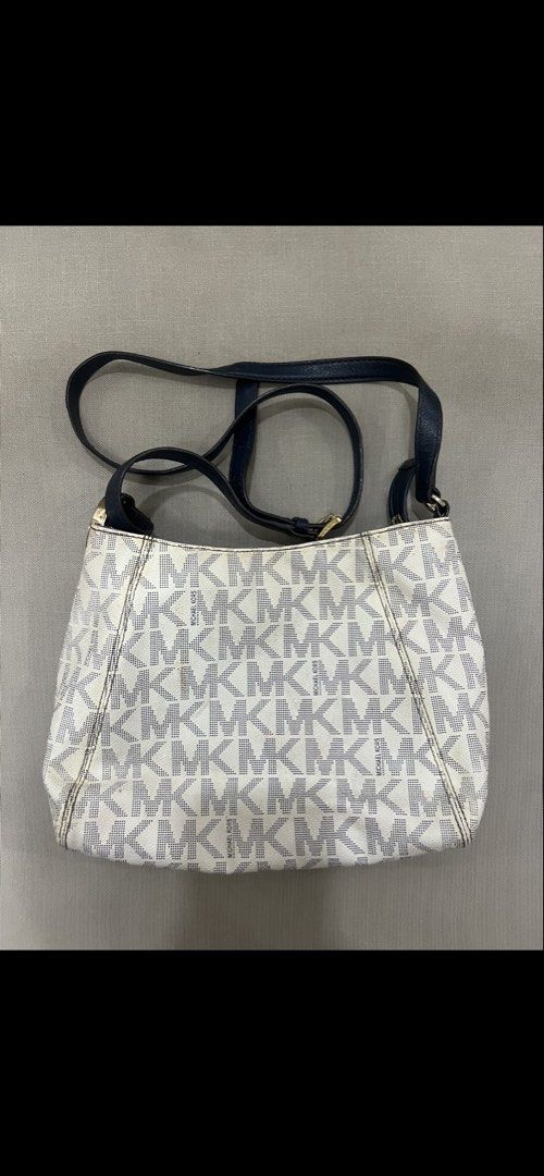 PRELOVED MICHAEL KORS Crossbody Bag (Category: Cross-body Bags) located in Quezon City. Submitted by janellemariano (Listing ID 1441080798, Image 1). Description: .