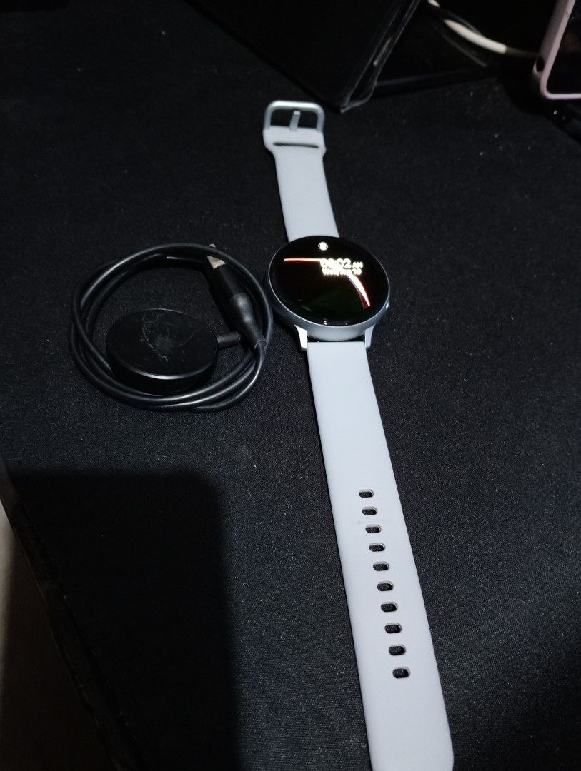 Samsung Galaxy Watch Active 2 Smartwatch (Category: Wearables & Smart Watches) located in Santa Cruz. Submitted by jm.co (Listing ID 1440952691, Image 3). Description: - Samsung Galaxy Watch Active 2 - Color: Silver Aluminum - Band: Light Gray - Condition: Works great, clear screen - Includes: Original charger - Battery Health: 95% (as shown in photo) - Features: Excellent for workout tracking and daily notifications.