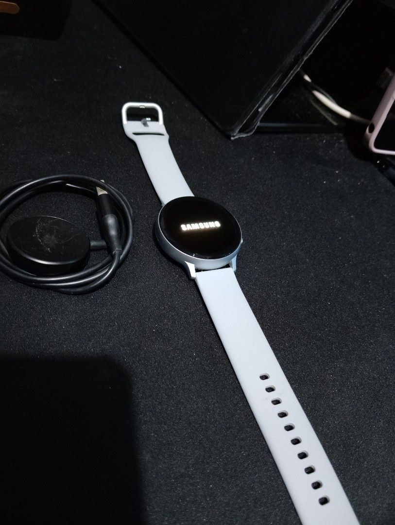 Samsung Galaxy Watch Active 2 Smartwatch (Category: Wearables & Smart Watches) located in Santa Cruz. Submitted by jm.co (Listing ID 1440952691, Image 2). Description: - Samsung Galaxy Watch Active 2 - Color: Silver Aluminum - Band: Light Gray - Condition: Works great, clear screen - Includes: Original charger - Battery Health: 95% (as shown in photo) - Features: Excellent for workout tracking and daily notifications.