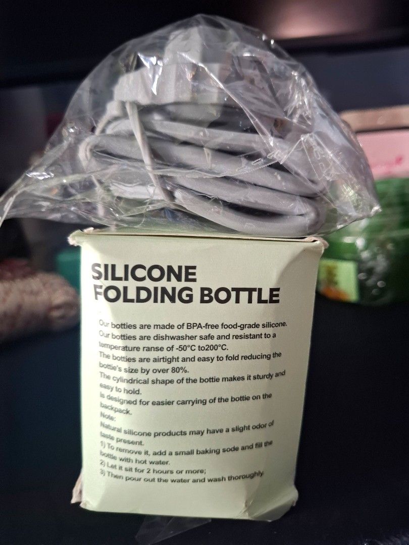 Silicone Folding Water Bottle 600ml Collapsible Reusable - sold each (Category: Water Bottles & Tumblers) located in Quezon City. Submitted by ara.macie (Listing ID 1441078731, Image 3). Description: - Made from BPA-free, food-grade silicone - Dishwasher safe for easy cleaning - Withstands extreme temperatures: -50°C to 200°C - Airtight seal to prevent leaks - Folds down to over 80% smaller for portability - Sturdy, cylindrical shape for comforta